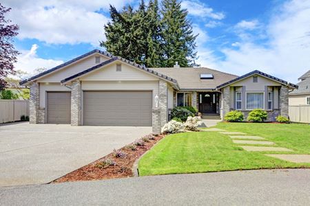 How Driveway Cleaning Pros Can Lift Stubborn Stains Around Your Doylestown Property Thumbnail